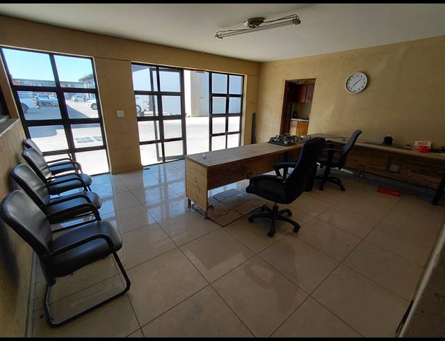334M² WAREHOUSE TO LET IN POMONA